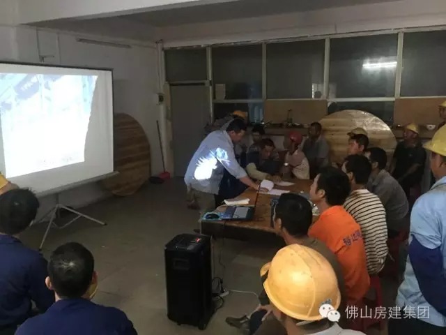 我司兆陽大廈項目施工現(xiàn)場人員觀看安全生產系列視頻